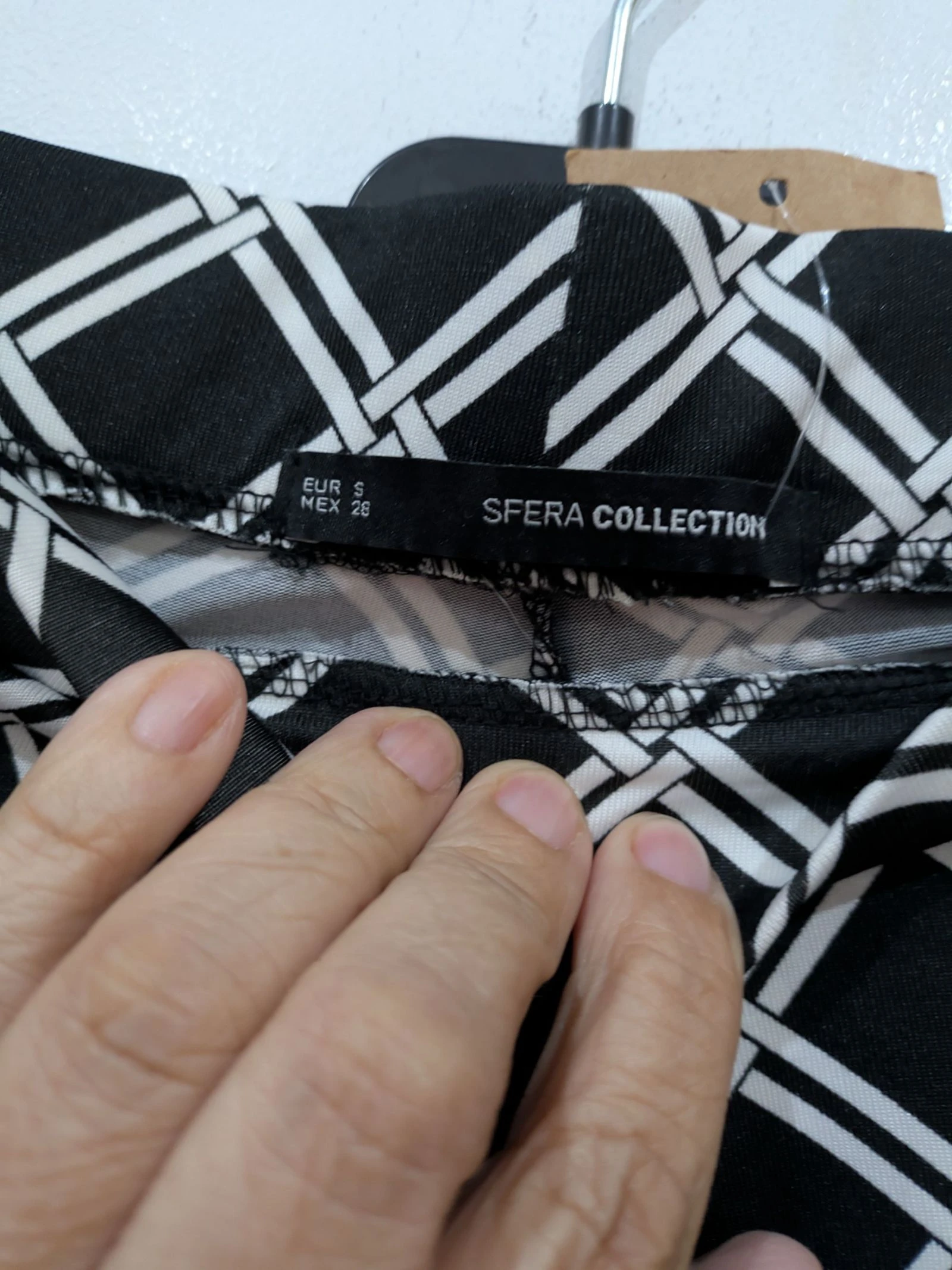 Pantalones anchos con estampado geométrico en blanco y negro talla M de Sfera  – photo 7